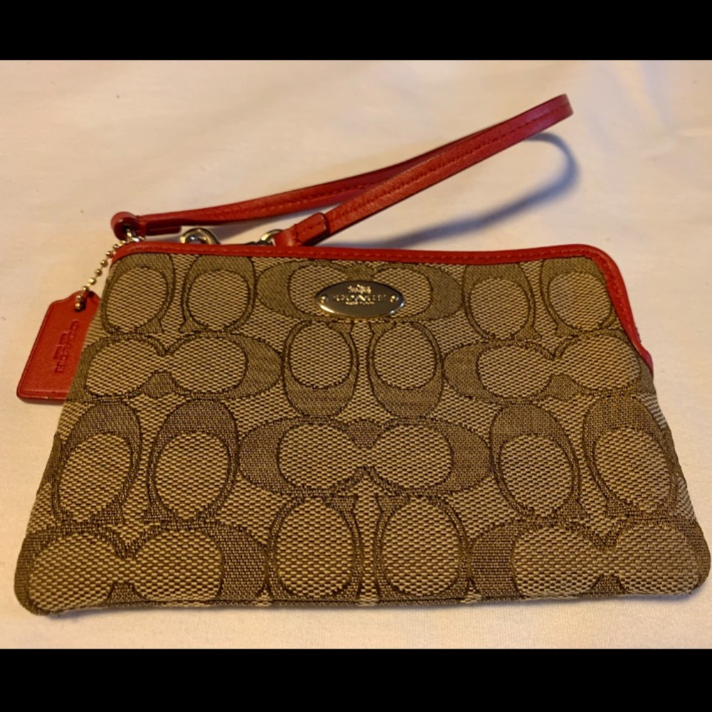 NWOT Coach Wristlet in Signature Canvas
